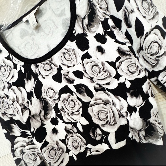 White house black market floral black white 3/4 sleeve sweater ❤️ - Picture 6 of 9